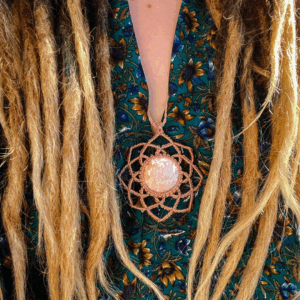 Maya: Halsband med Rosa Scolecit