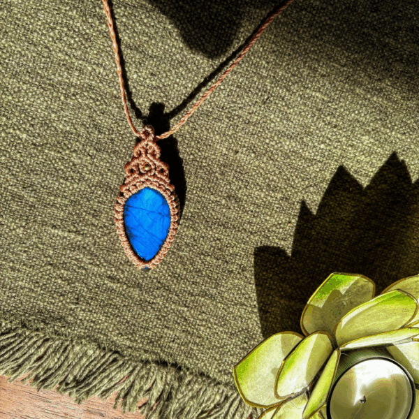 Nyx: Halsband med Labradorit - Bild 3